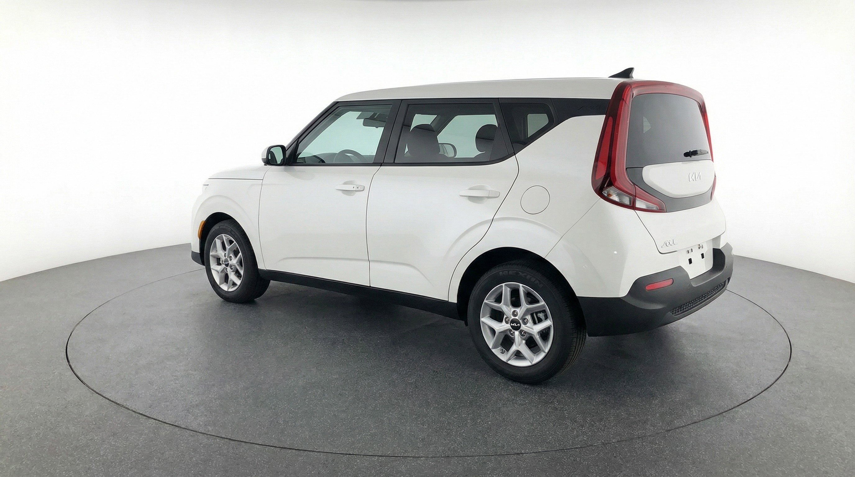 Used 2025 Kia Soul LX w/ LX Technology Package image 6