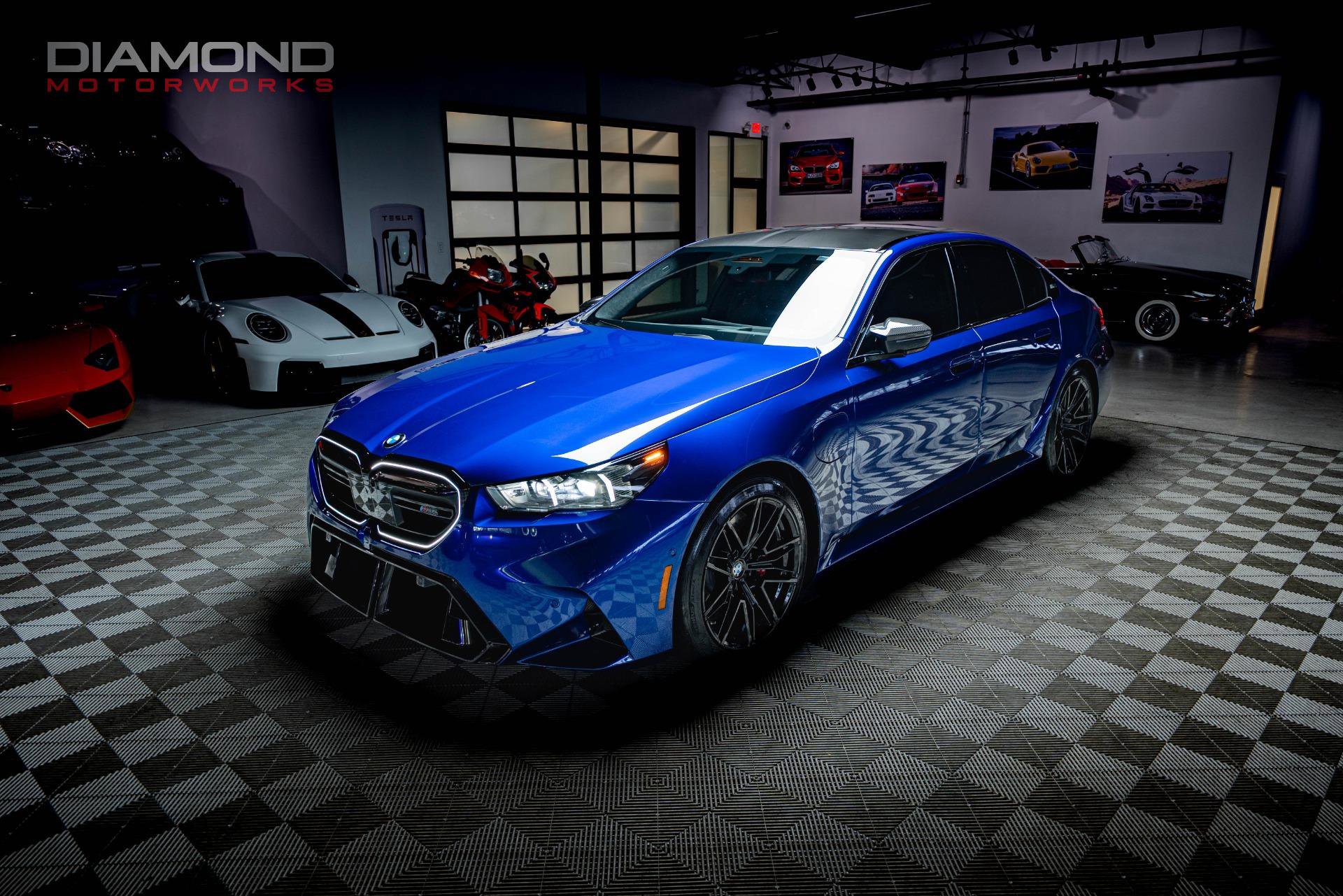 Used 2025 BMW M5 w/ Carbon Package image 4