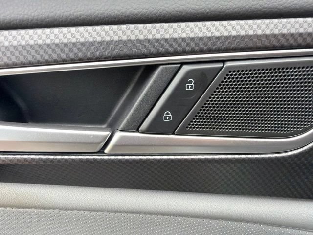 Used 2024 Volkswagen Atlas Peak Edition SE AWD/4WD image 29