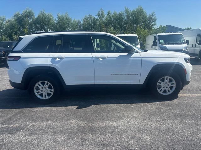 Used 2023 Jeep Grand Cherokee Laredo AWD/4WD image 7