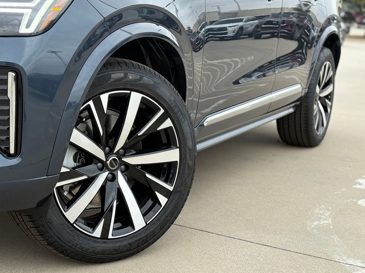 New 2026 Volvo XC90 B6 Core w/ Protection Package Premier image 8