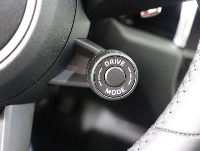 Used 2025 Porsche Macan image 36