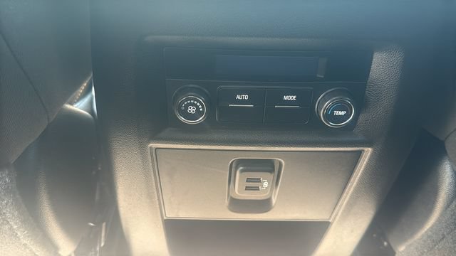 Used 2021 Chevrolet Traverse LS FWD image 27