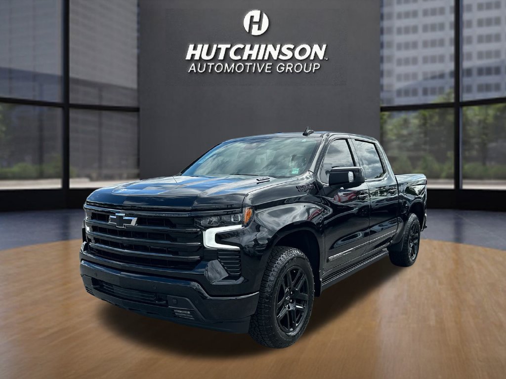 Used 2025 Chevrolet Silverado 1500 High Country w/ Midnight Edition AWD/4WD image 3
