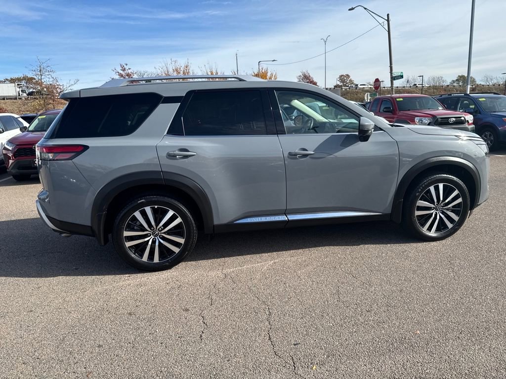 Used 2025 Nissan Pathfinder Platinum w/ Cargo Package image 11