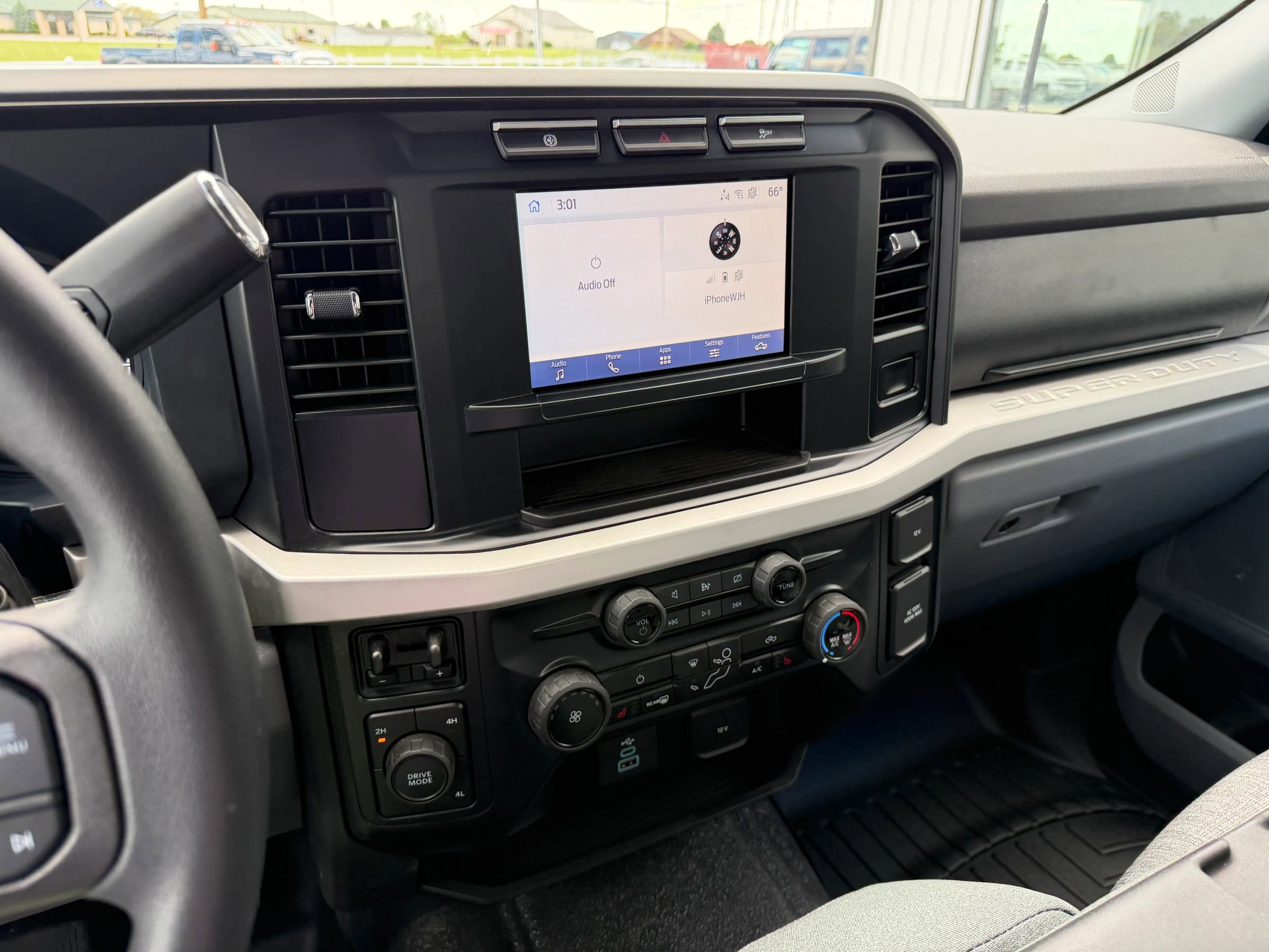 Used 2024 Ford F550 4x4 Crew Cab Super Duty w/ XLT Value Package image 21