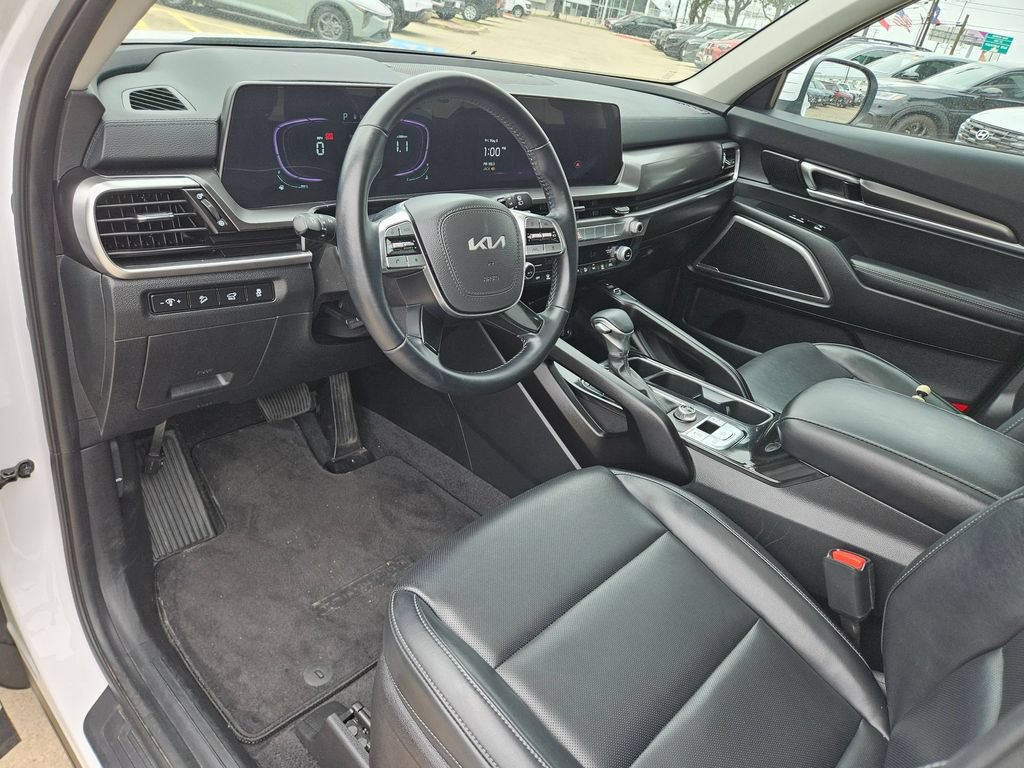 Used 2025 Kia Telluride S FWD image 13