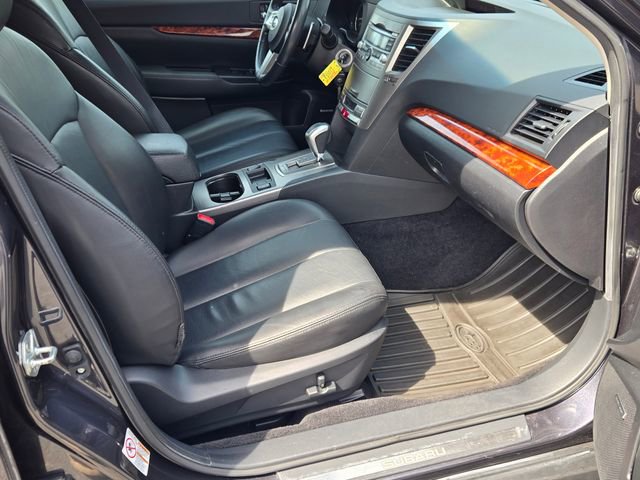 Used 2010 Subaru Outback 2.5i Limited AWD/4WD image 9