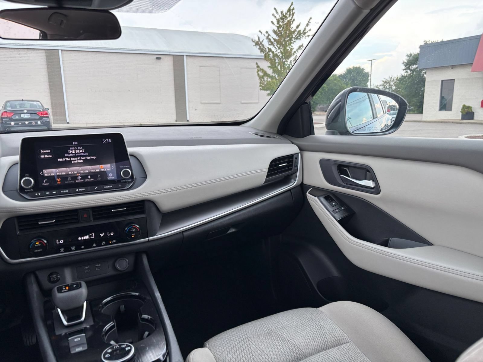 Used 2025 Nissan Rogue SV AWD/4WD image 33