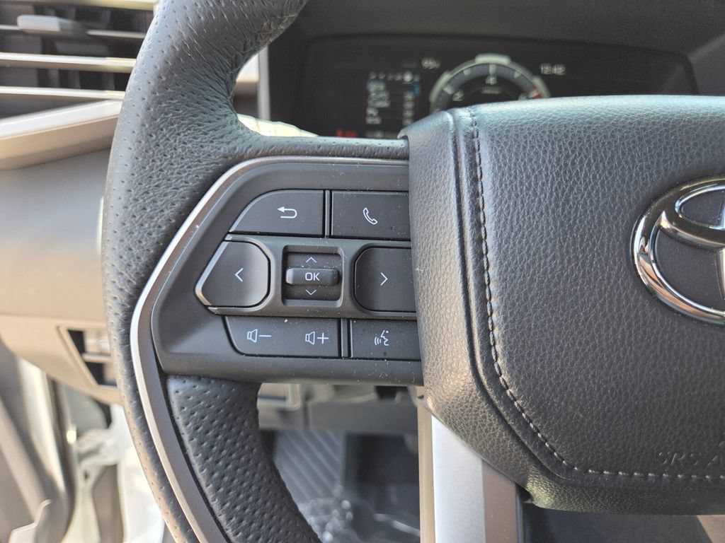 Used 2025 Toyota Tundra Limited AWD/4WD image 27