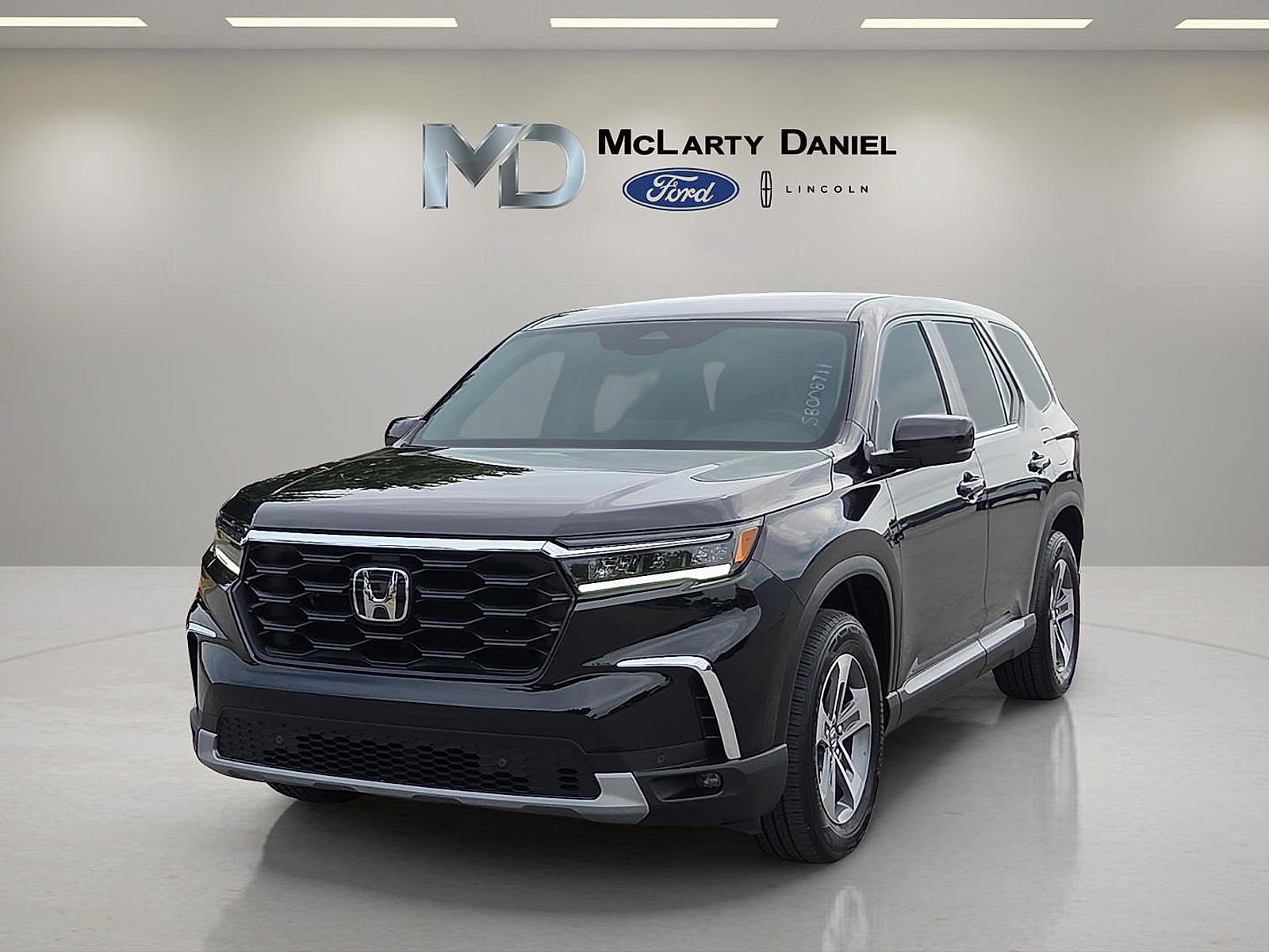 Used 2025 Honda Pilot EX-L image 2