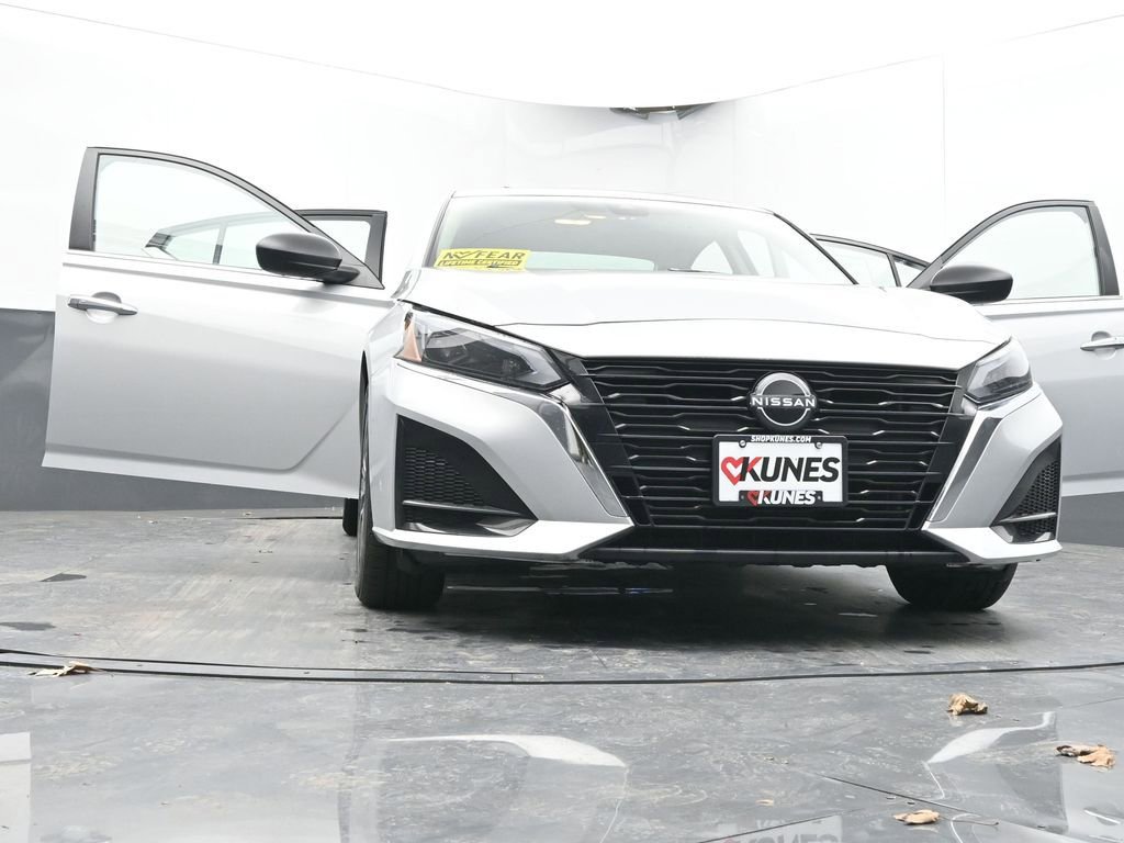 Used 2024 Nissan Altima 2.5 SV FWD image 62