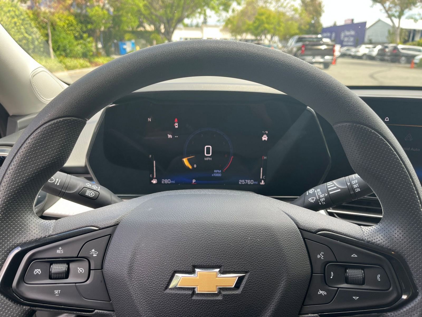 Used 2025 Chevrolet Trax LT FWD image 27