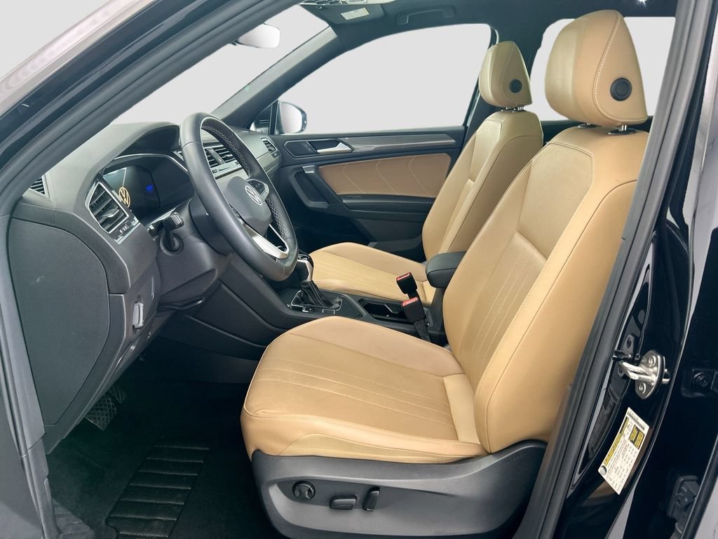 Used 2023 Volkswagen Tiguan SE w/ Panoramic Sunroof Package FWD image 18