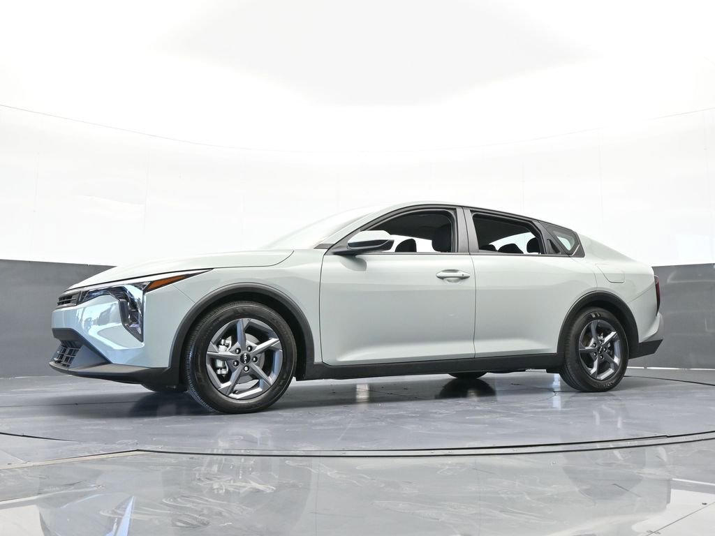 Used 2025 Kia K4 LXS image 51