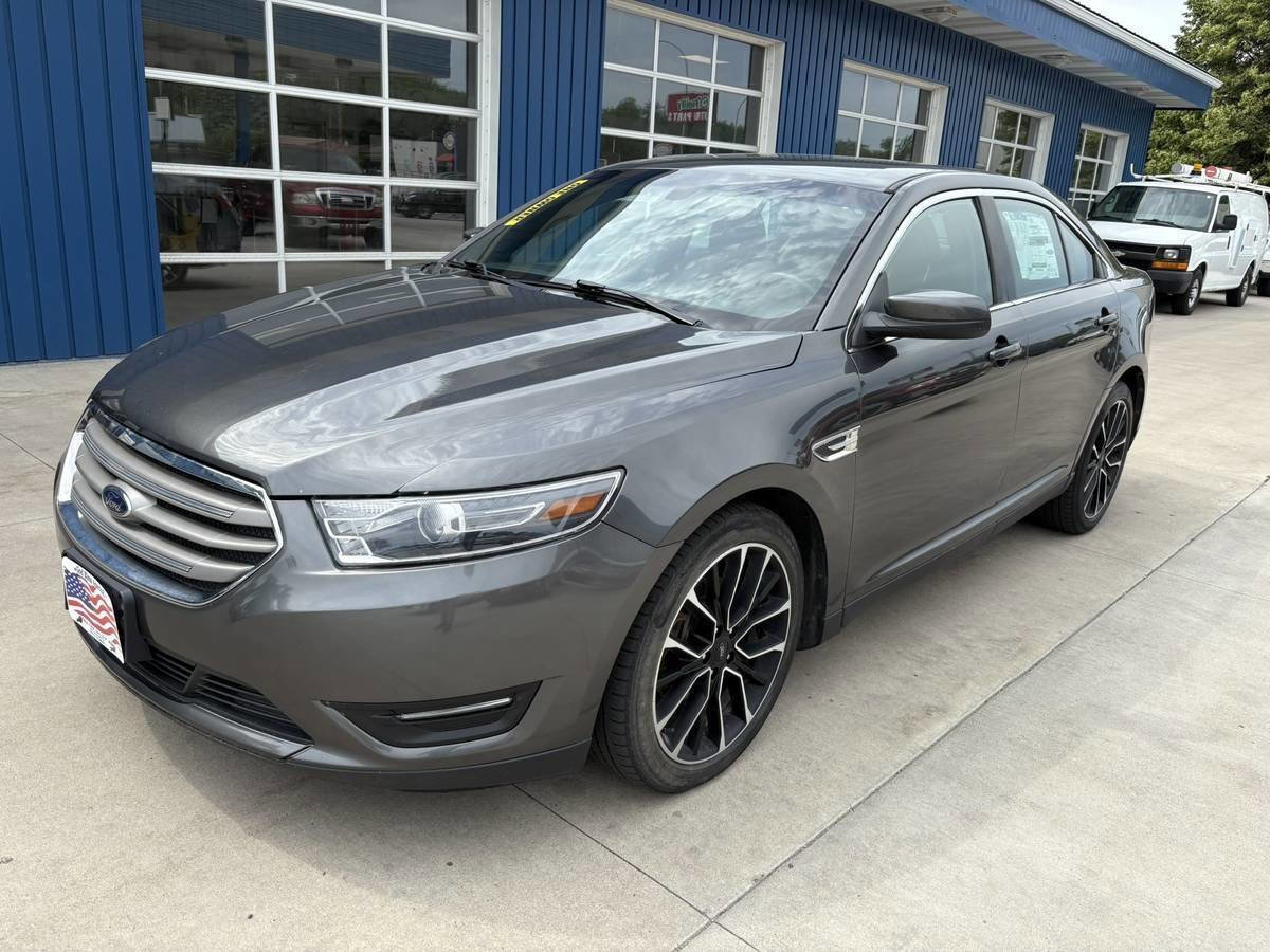 Used 2018 Ford Taurus SEL w/ Equipment Group 201A image 2
