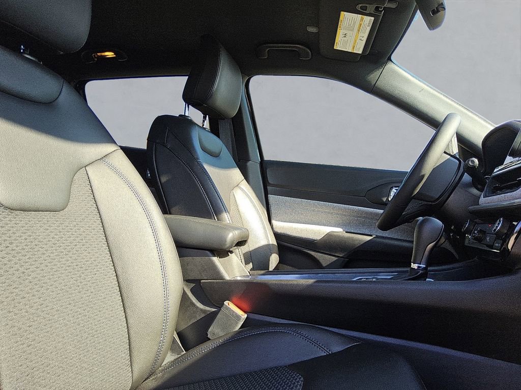 Used 2025 Jeep Compass Latitude image 31