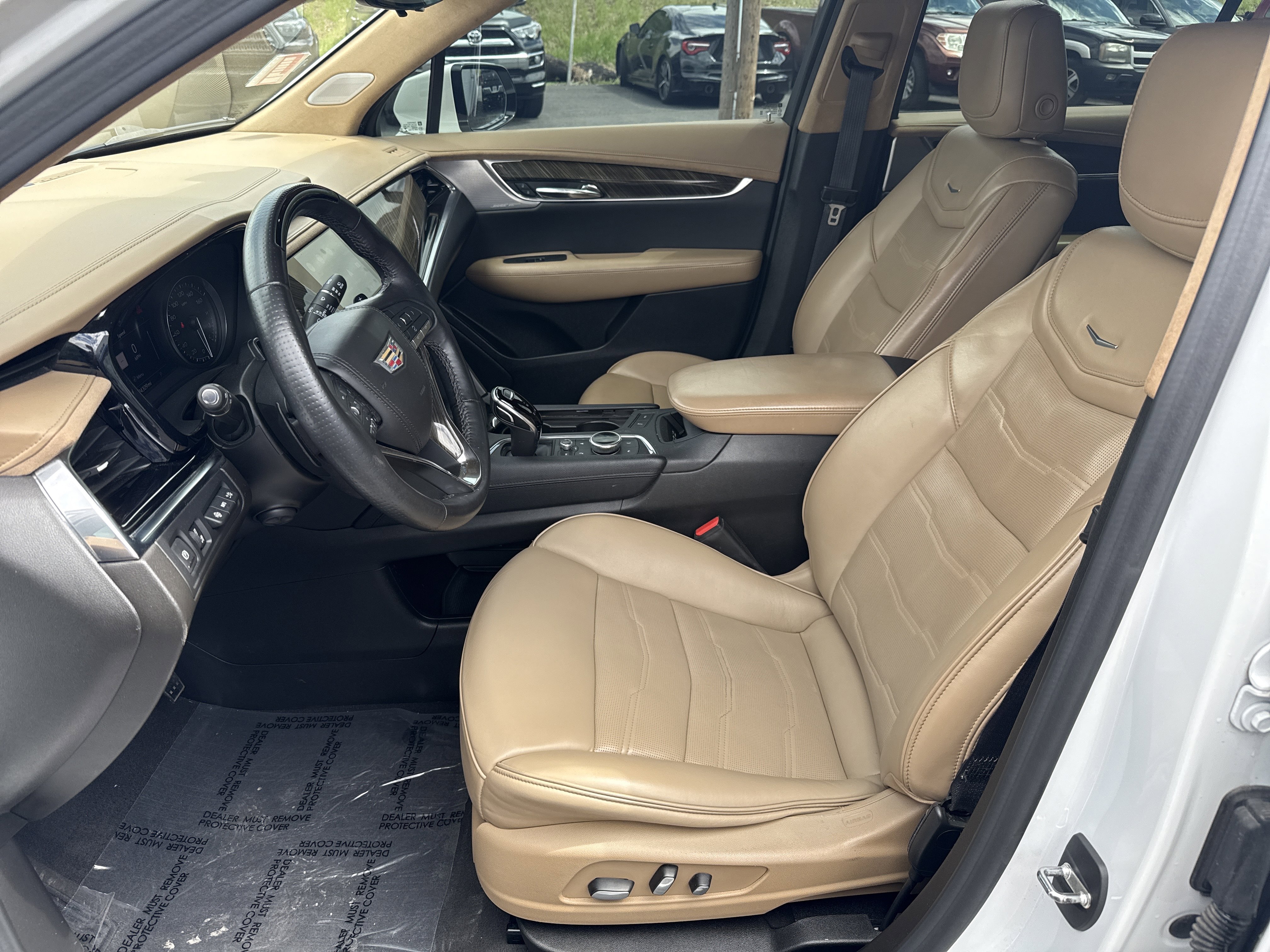 Used 2022 Cadillac XT6 Premium Luxury w/ Platinum Package AWD/4WD image 12
