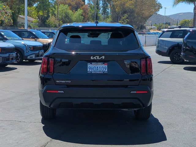 Used 2023 Kia Sorento LX FWD image 4