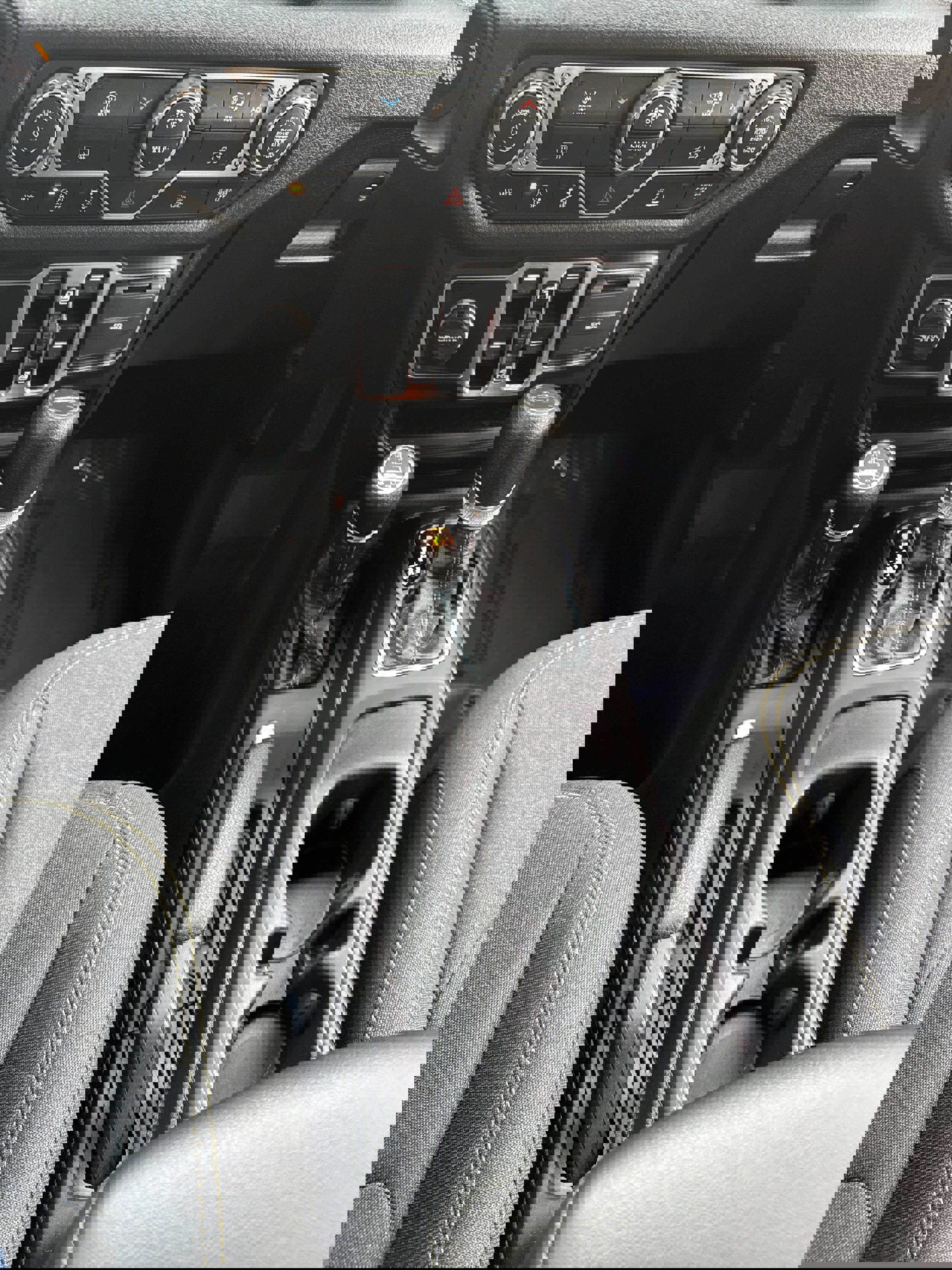 Used 2025 Jeep Gladiator Sport image 17