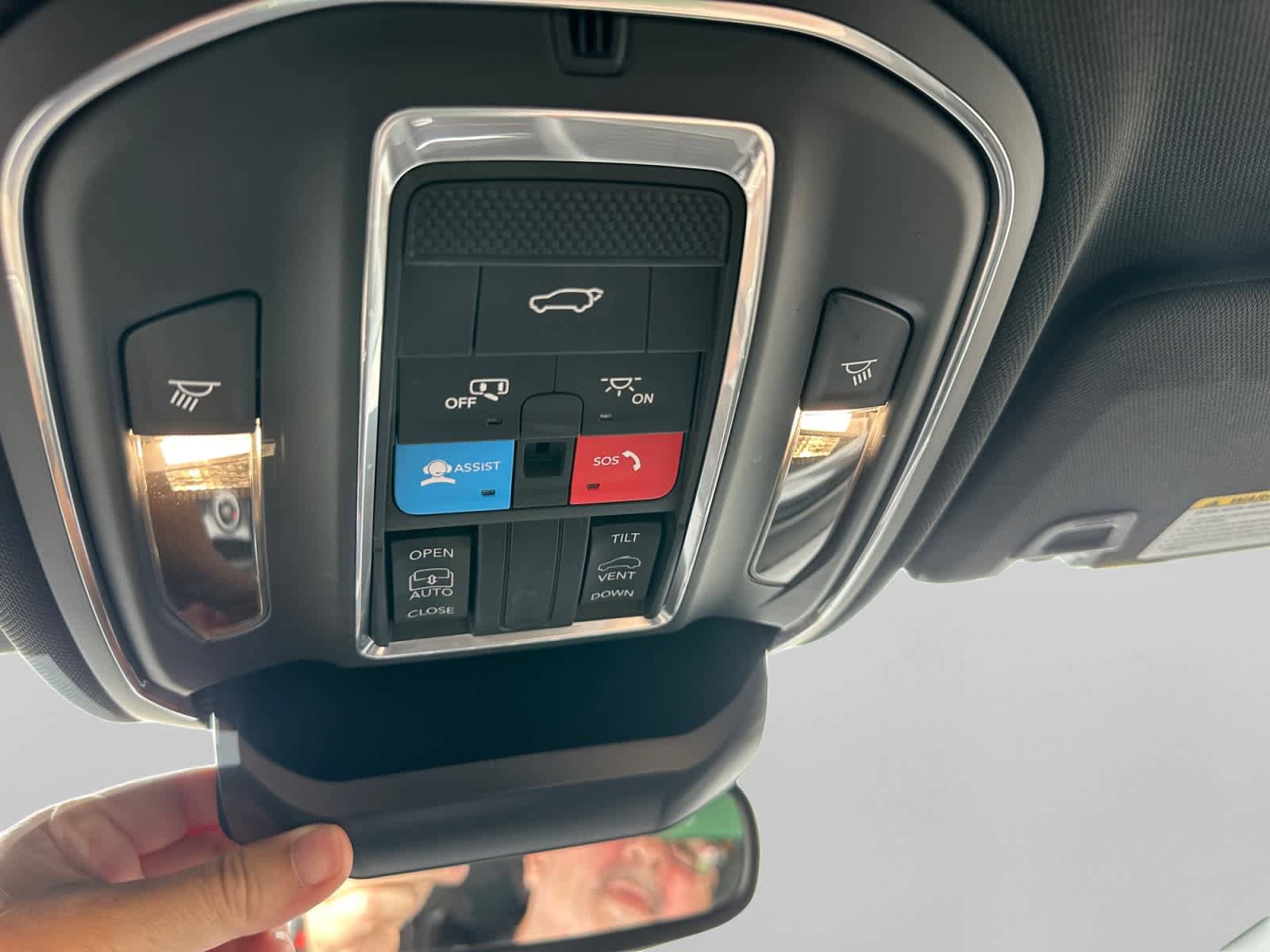 Used 2023 Jeep Grand Cherokee Altitude AWD/4WD image 23