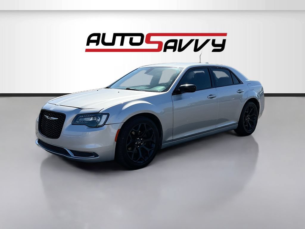 Used 2019 Chrysler 300 Touring w/ Sport Appearance Package RWD image 3