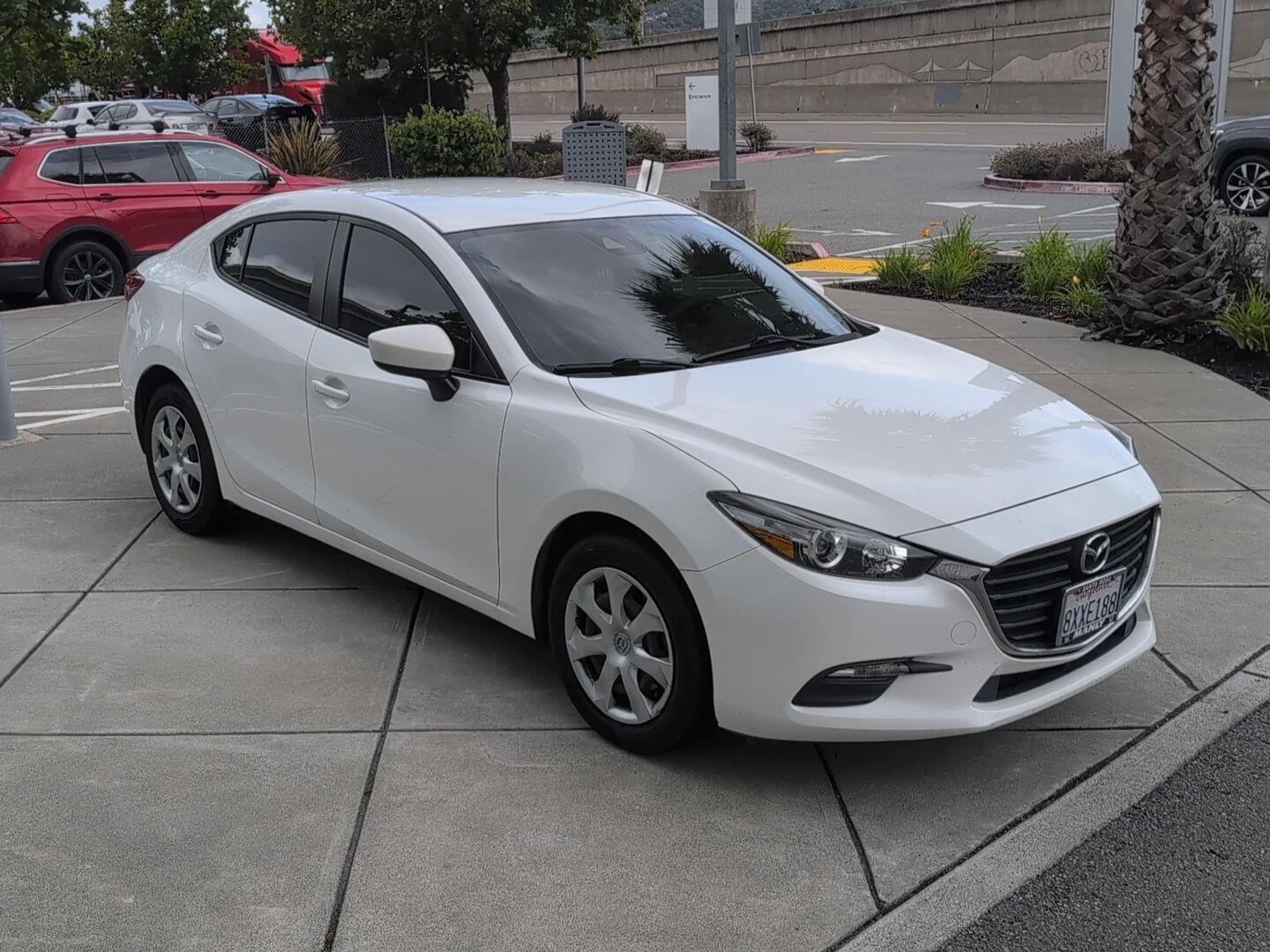 Used 2018 MAZDA MAZDA3 Sport FWD image 4