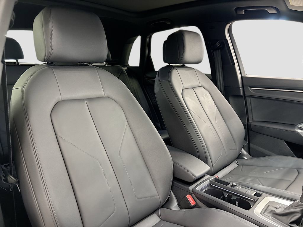 Used 2025 Audi Q3 2.0T Premium w/ Convenience Package image 16