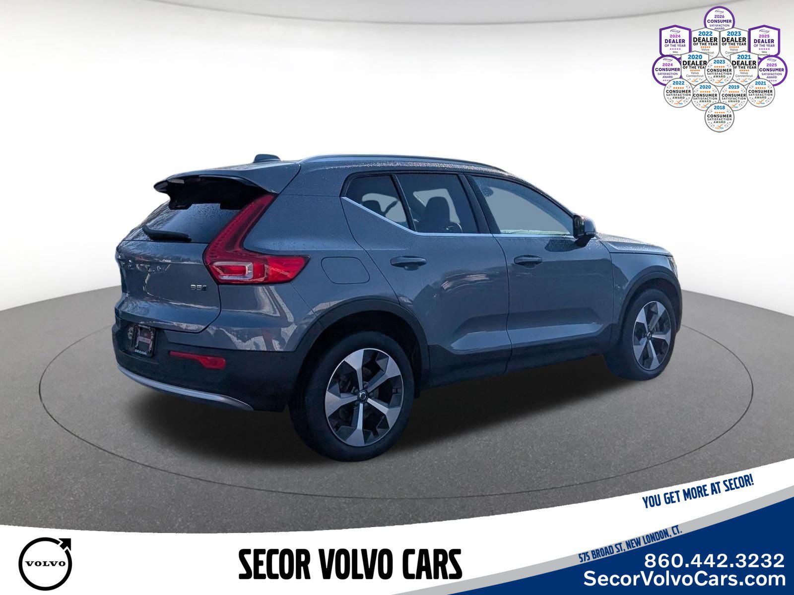 Used 2023 Volvo XC40 B5 Plus w/ Driver Assist Package AWD/4WD image 5
