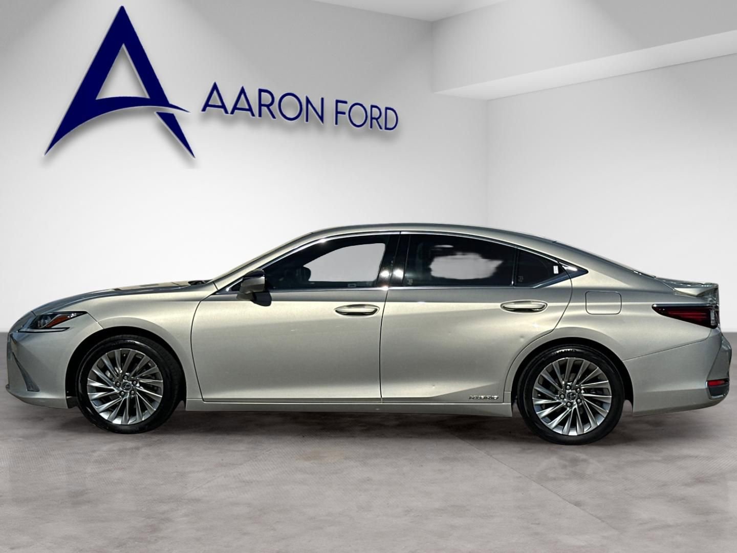 Used 2019 Lexus ES 300h w/ Accessory Package 2 image 2