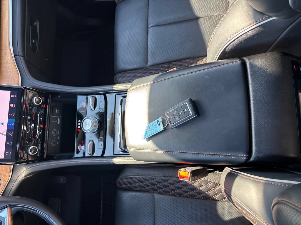 Used 2022 Jeep Grand Cherokee Summit AWD/4WD image 30