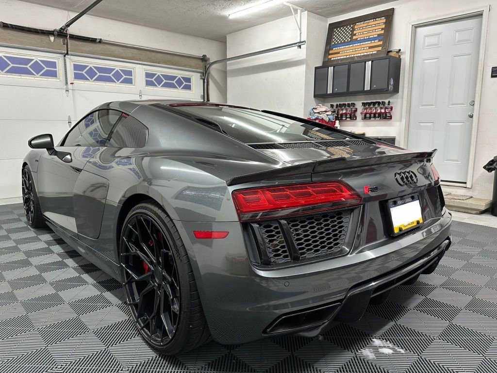 Used 2018 Audi R8 V10 w/ Premium Package image 5