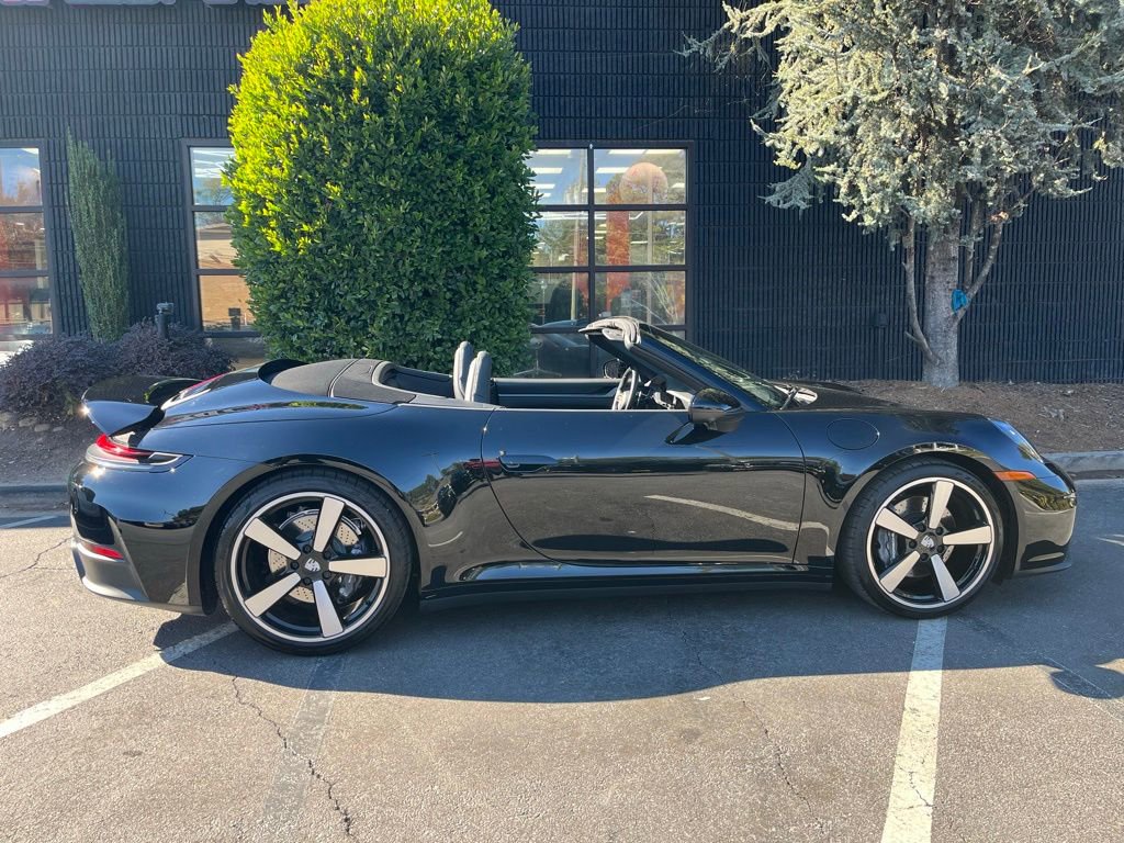 Used 2025 Porsche 911 Carrera w/ Premium Package image 17