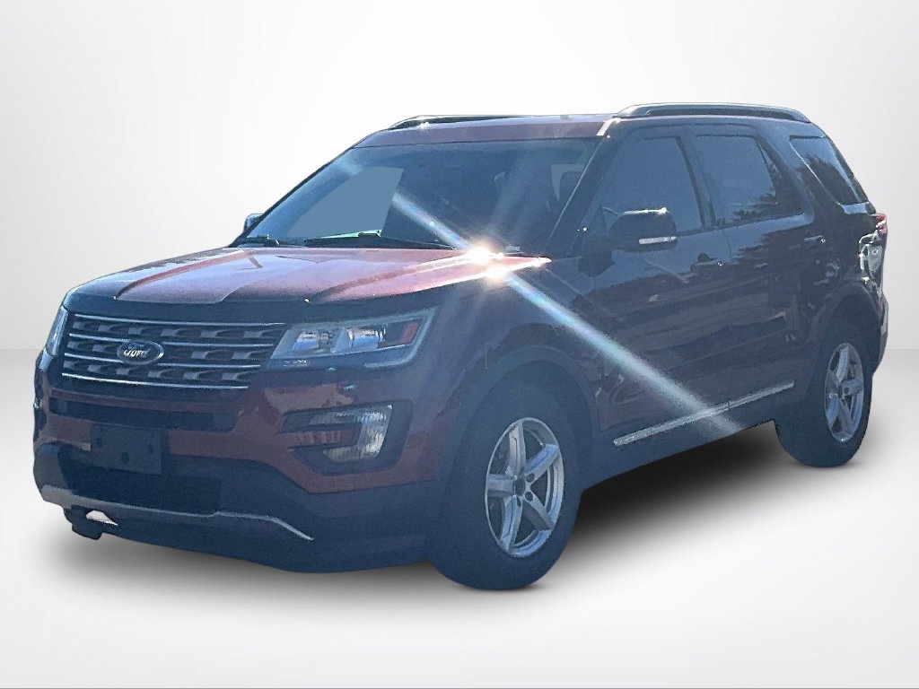 Used 2016 Ford Explorer XLT w/ Equipment Group 202A AWD/4WD image 2