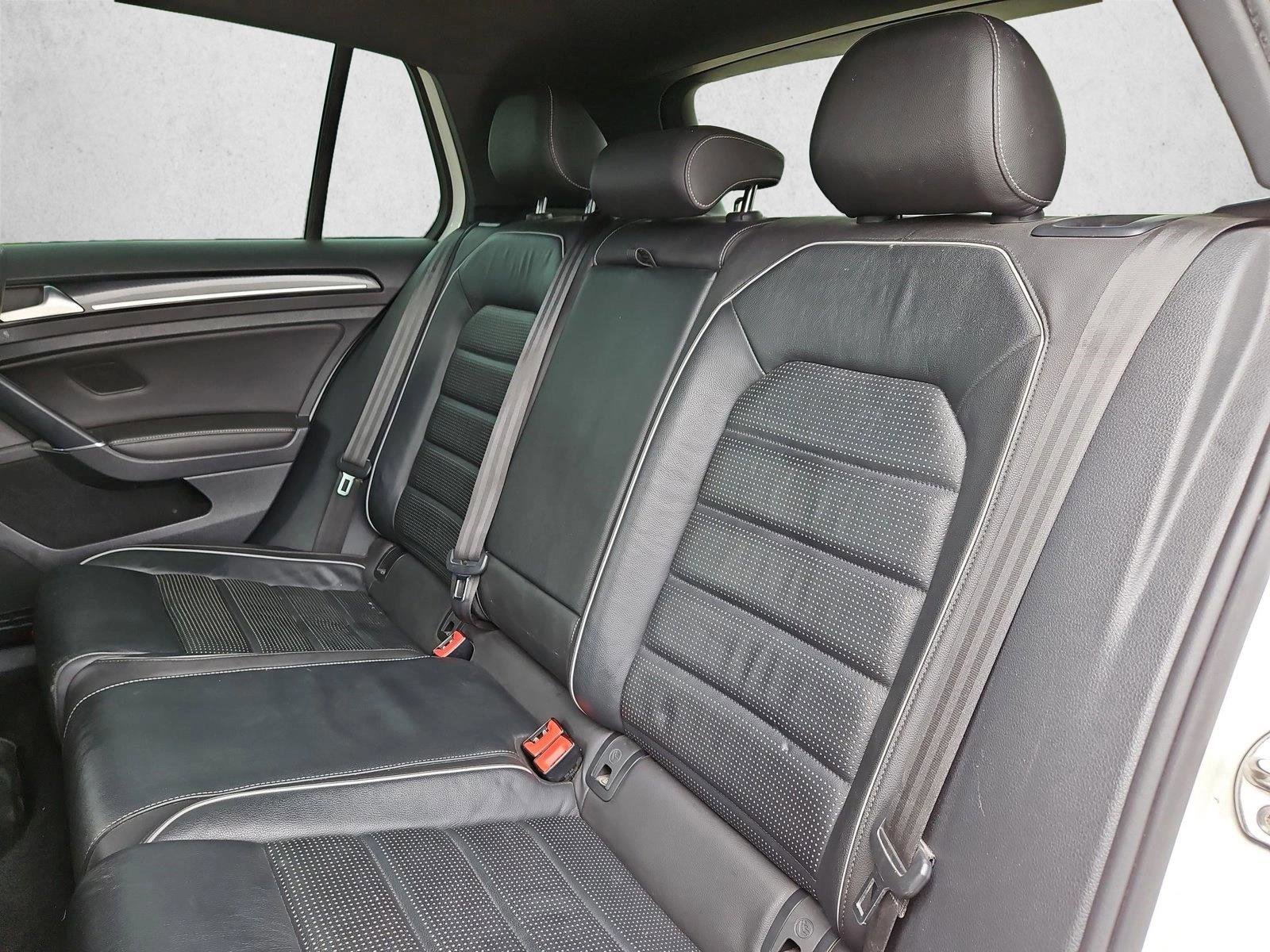 Used 2019 Volkswagen Golf 4-Door AWD/4WD image 17