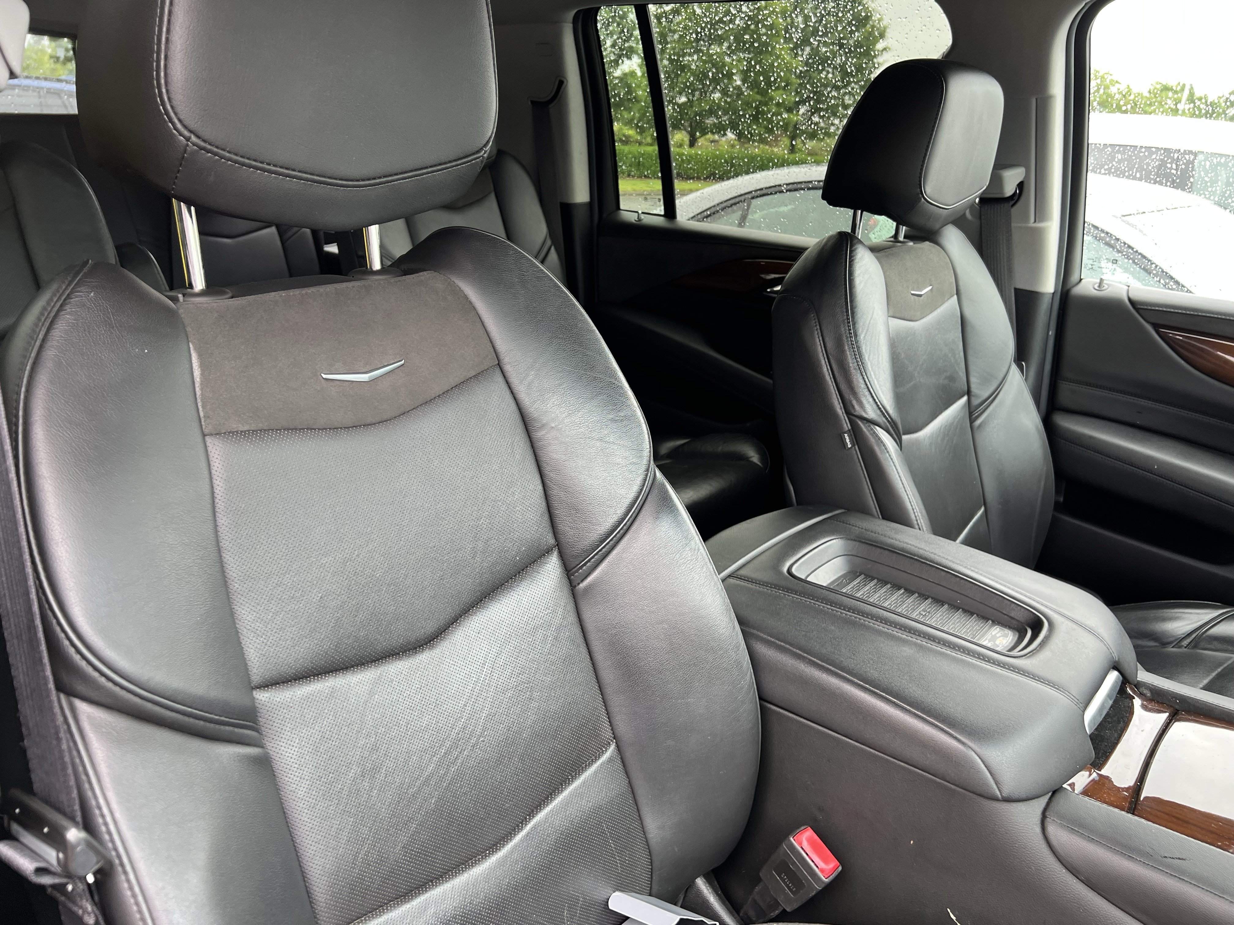 Used 2019 Cadillac Escalade ESV Luxury AWD/4WD image 35