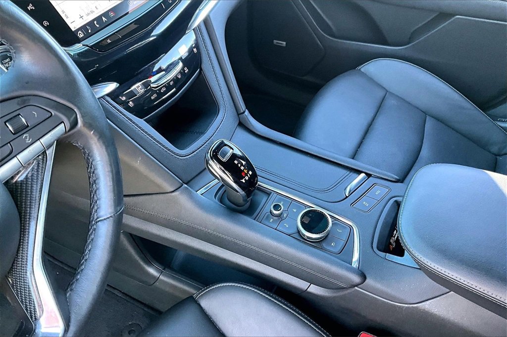 Certified 2023 Cadillac XT6 Sport w/ LPO, ONYX Package image 14