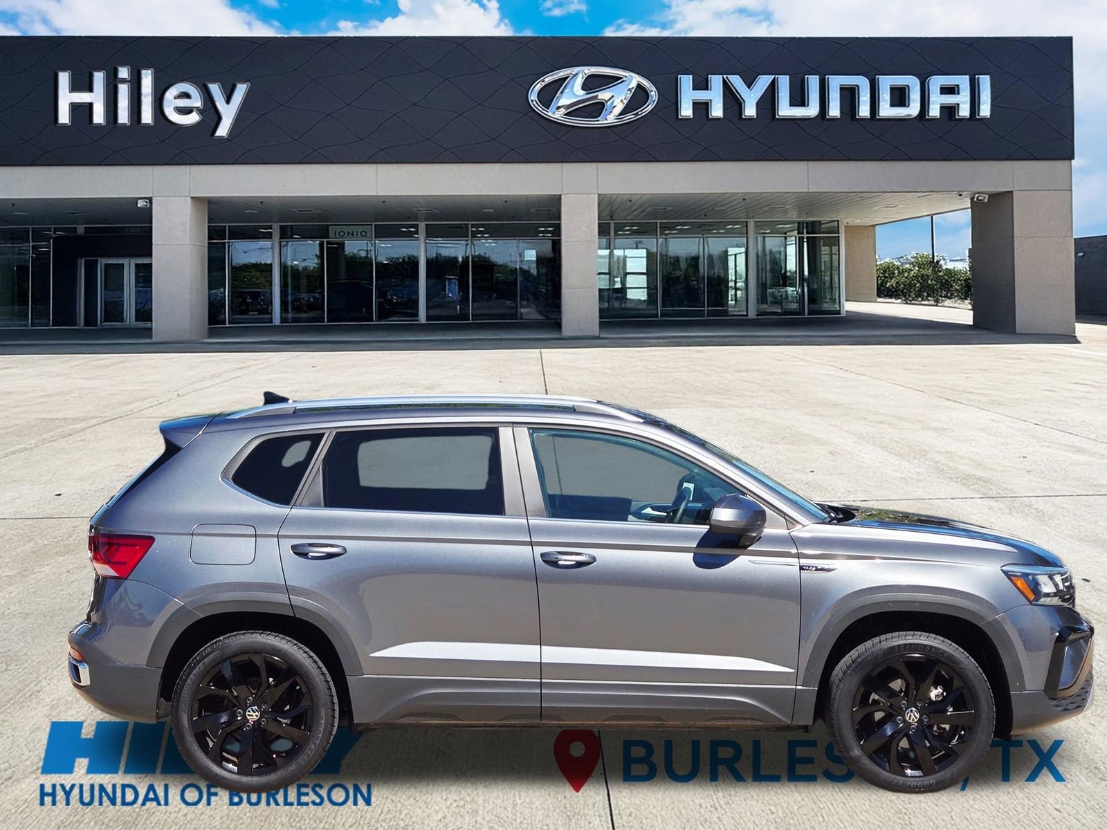 Used 2023 Volkswagen Taos SE w/ Black Wheel Package image 3
