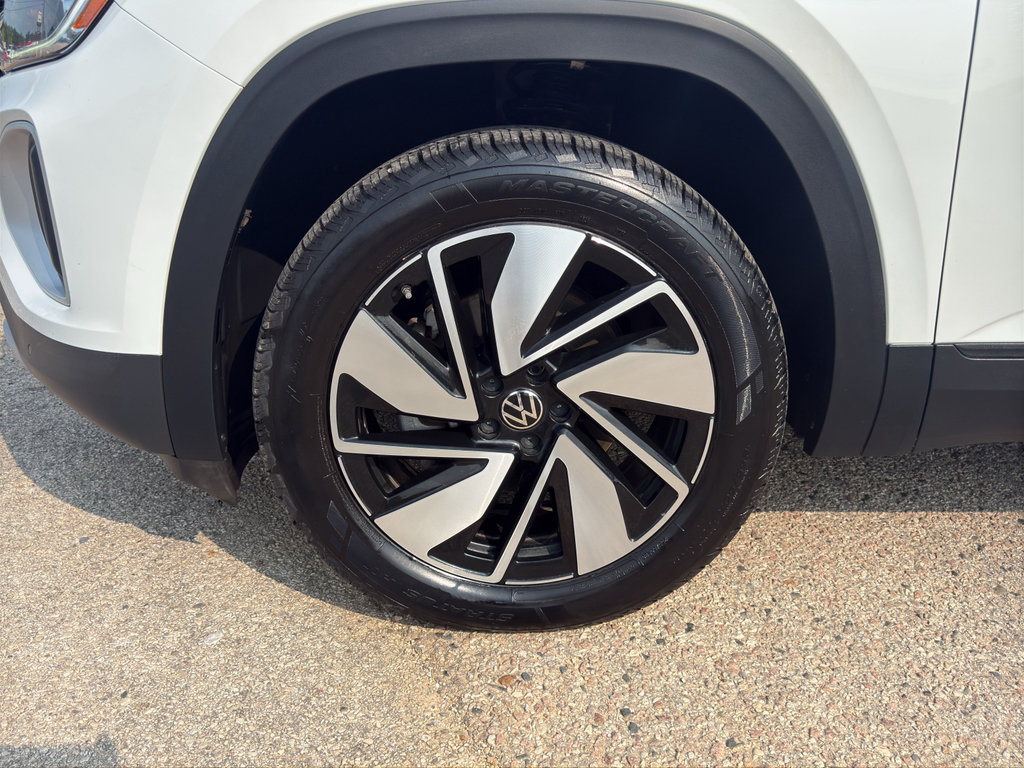 Used 2024 Volkswagen Atlas SE AWD/4WD image 3
