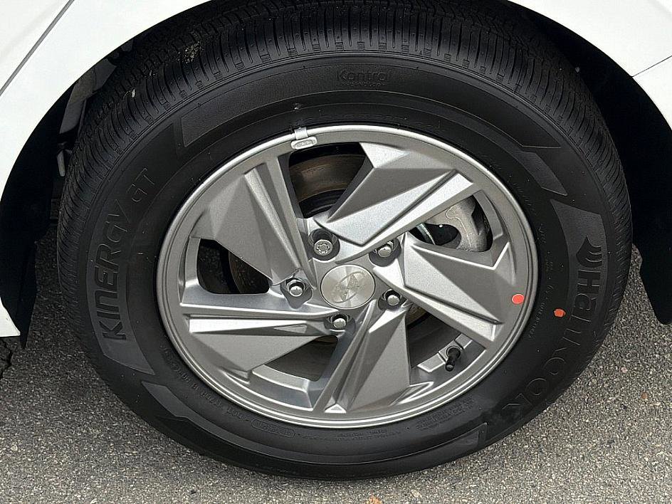 New 2026 Hyundai Elantra SE FWD image 5