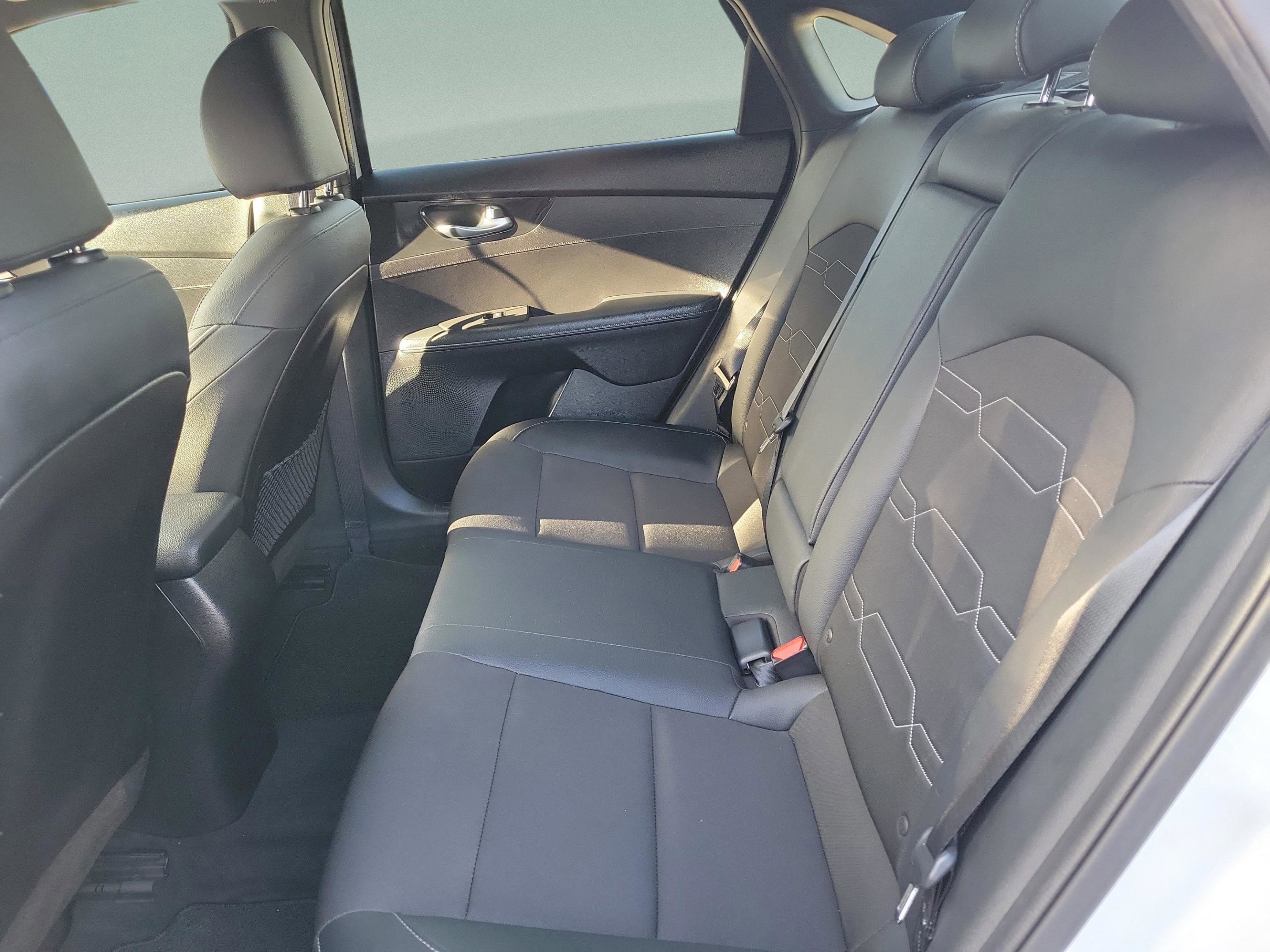 Used 2023 Kia Forte GT-Line w/ GT-Line Premium Package FWD image 7