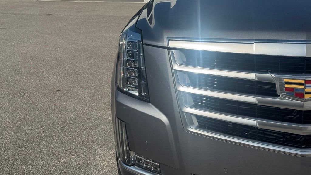 Used 2019 Cadillac Escalade Luxury AWD/4WD image 12