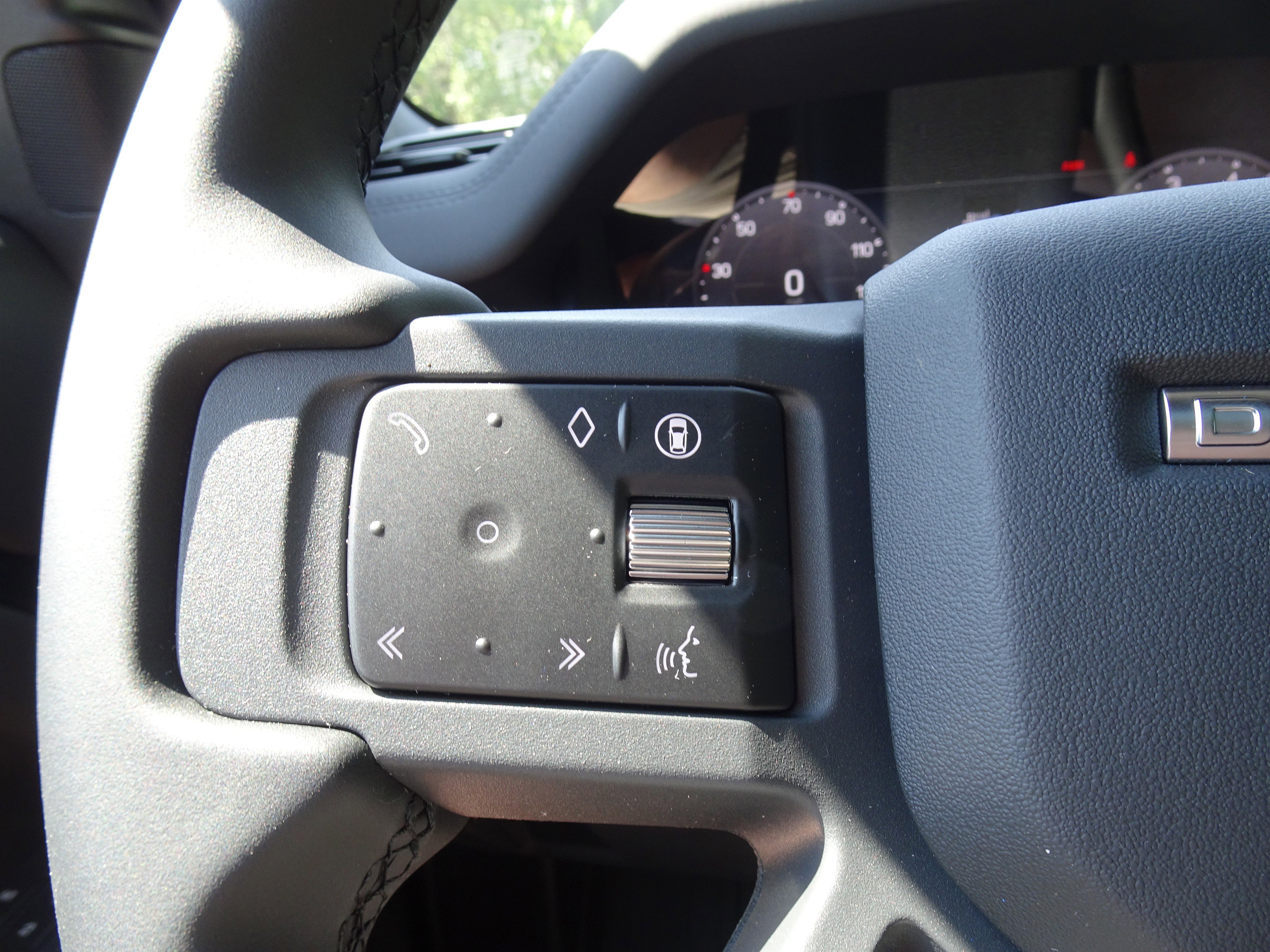 New 2025 Land Rover Defender 110 S image 28