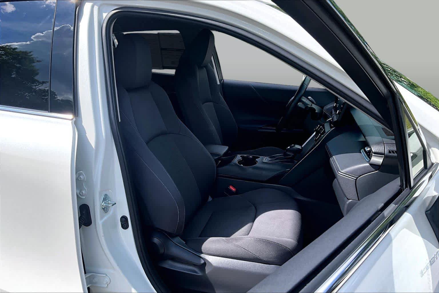 Used 2021 Toyota Venza LE w/ Carpet Mat Package (TMS) AWD/4WD image 8