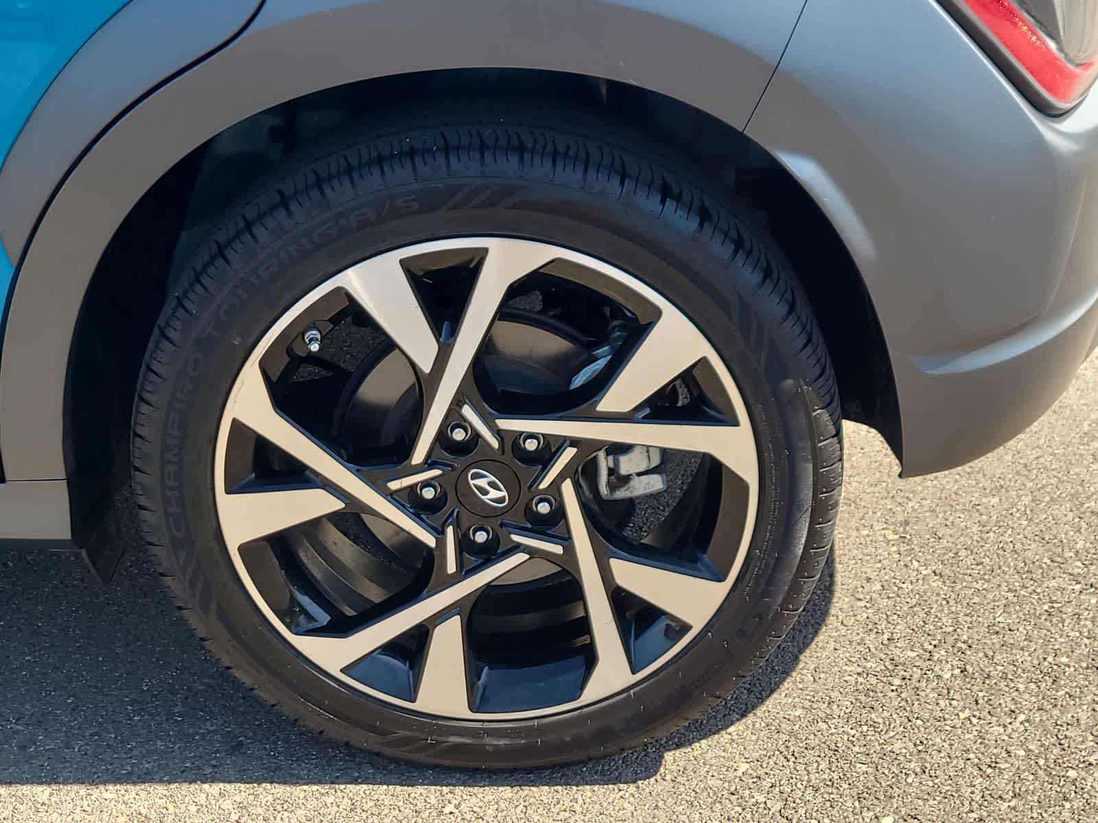 Used 2022 Hyundai Kona Limited AWD/4WD image 16