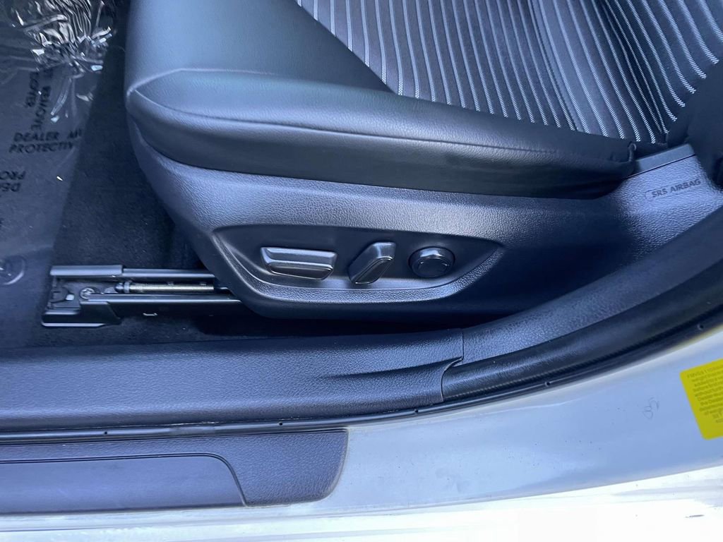 Used 2024 Toyota Camry SE image 29