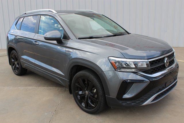 Used 2022 Volkswagen Taos SE w/ Panoramic Sunroof Package image 4