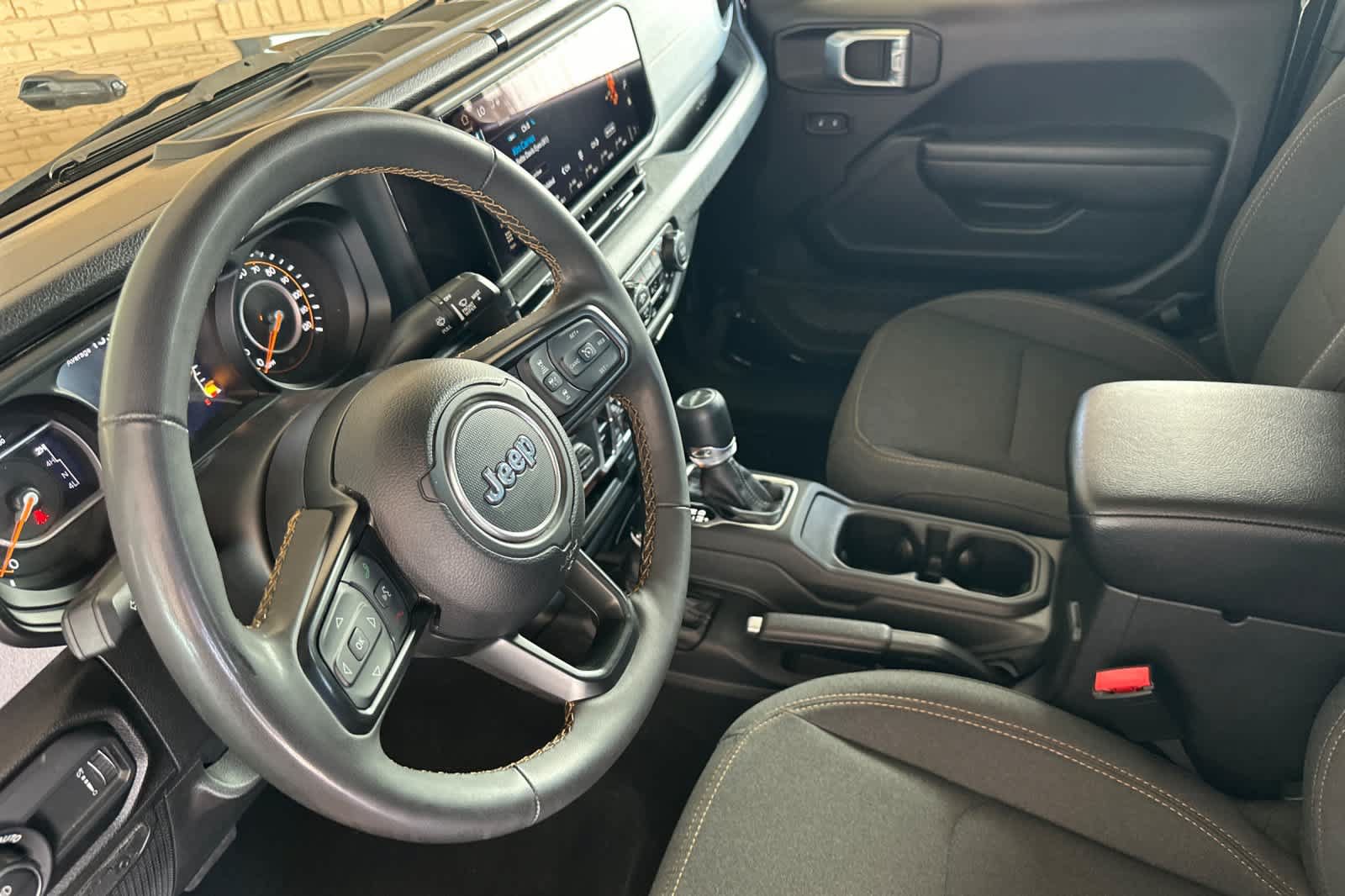 Used 2024 Jeep Gladiator Sport AWD/4WD image 9