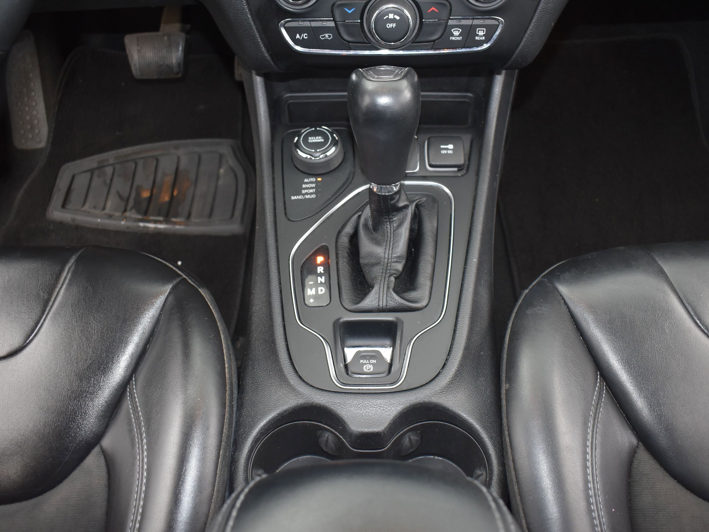 Used 2020 Jeep Cherokee Latitude Plus image 19