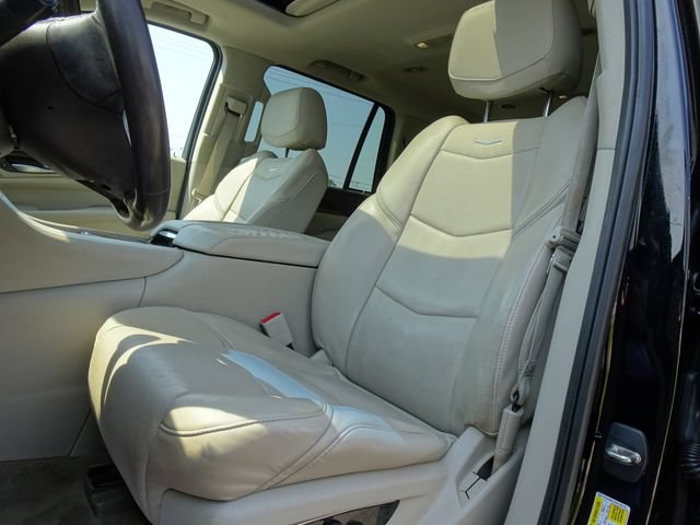 Used 2017 Cadillac Escalade Luxury AWD/4WD image 11